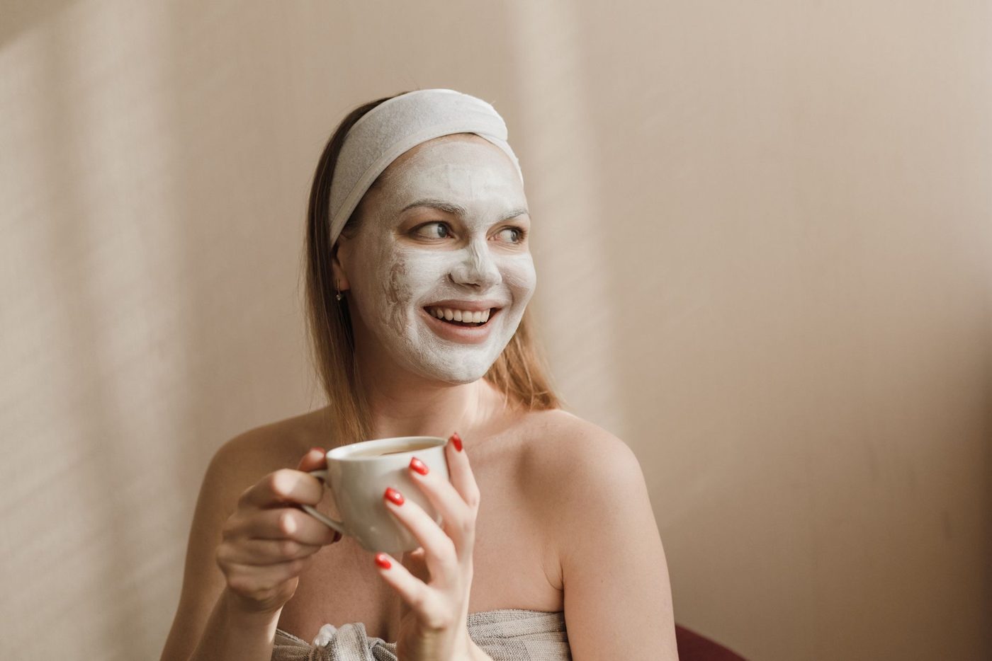 عوارض کافئین زیاد برای پوست و تاثیر آن بر ظاهر خسته چهره